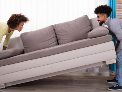 Sites Like Craigslist - couple moving furniture